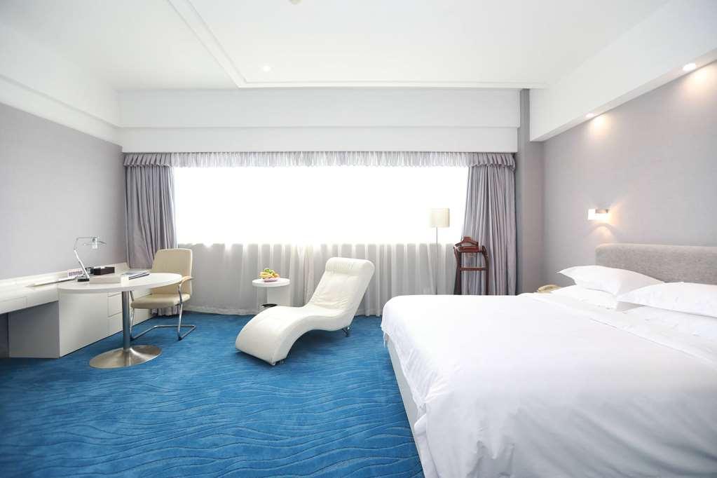 Ramada Plaza By Wyndham Hangzhou Riverside Hotel Room photo